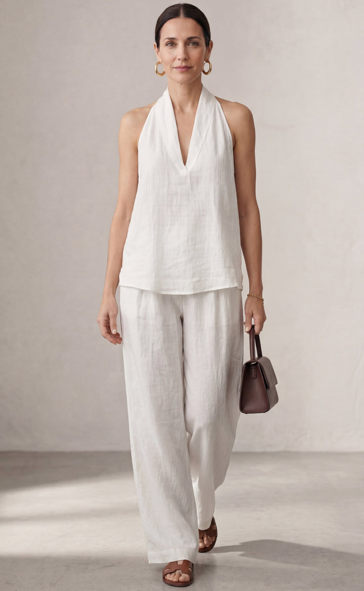 Costume en lin avec décolleté en V et pantalons fluides
