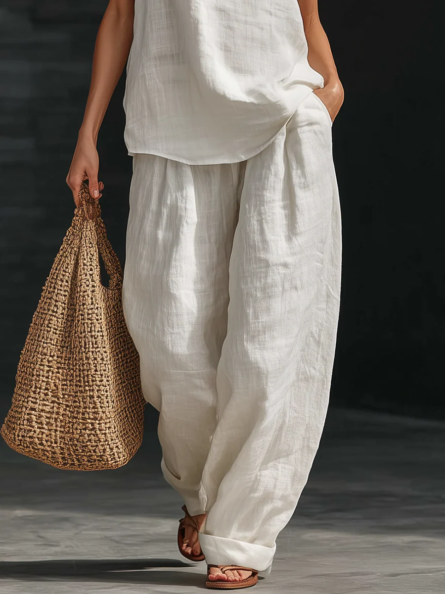 Costume en lin avec décolleté en V et pantalons fluides