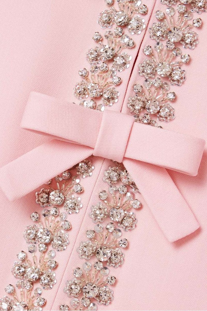 Aria™ | Robe avec embellissement en cristal et détail de nœud