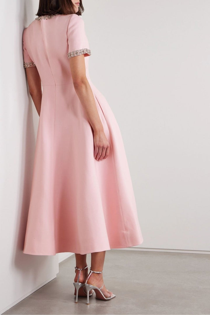 Aria™ | Robe avec embellissement en cristal et détail de nœud